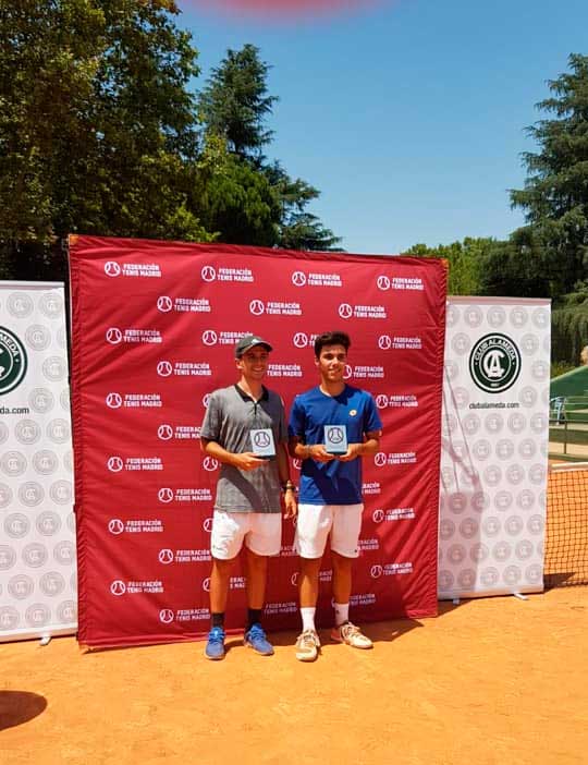 Pablo Masjuan, finalista del Campeonato De Madrid Junior Individual y Campeón en Dobles formando pareja con Pedro Rodenas.